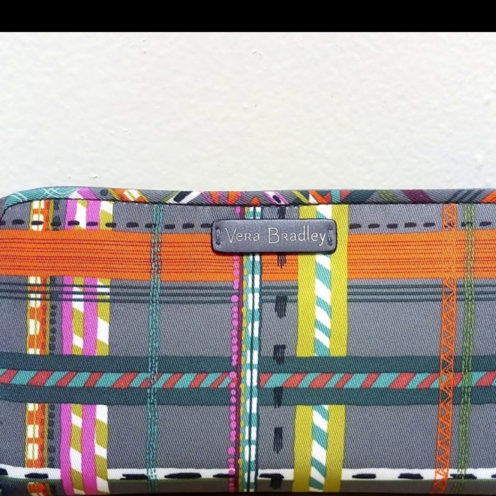 Vera Bradley RFID wristlet NWT